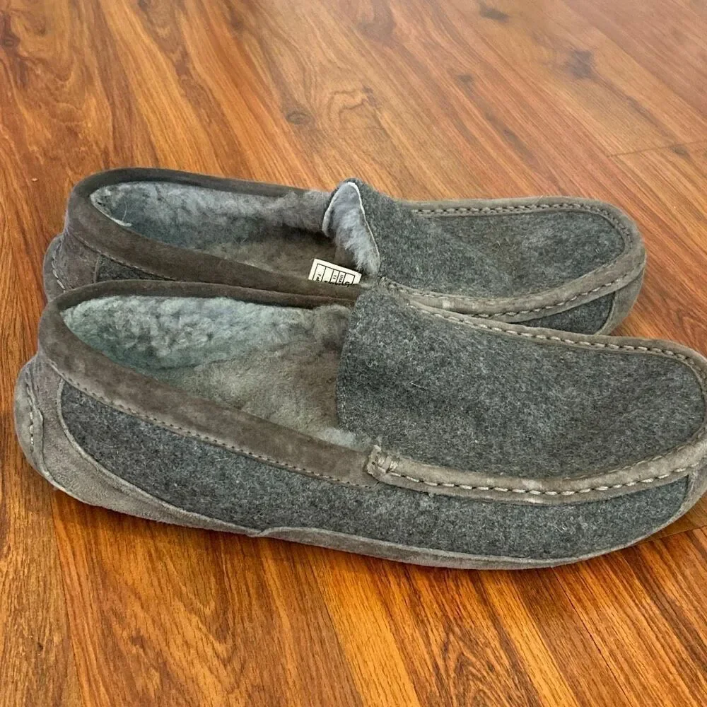 UGG Men’s gray ascot moccasin slippers, suede size 11